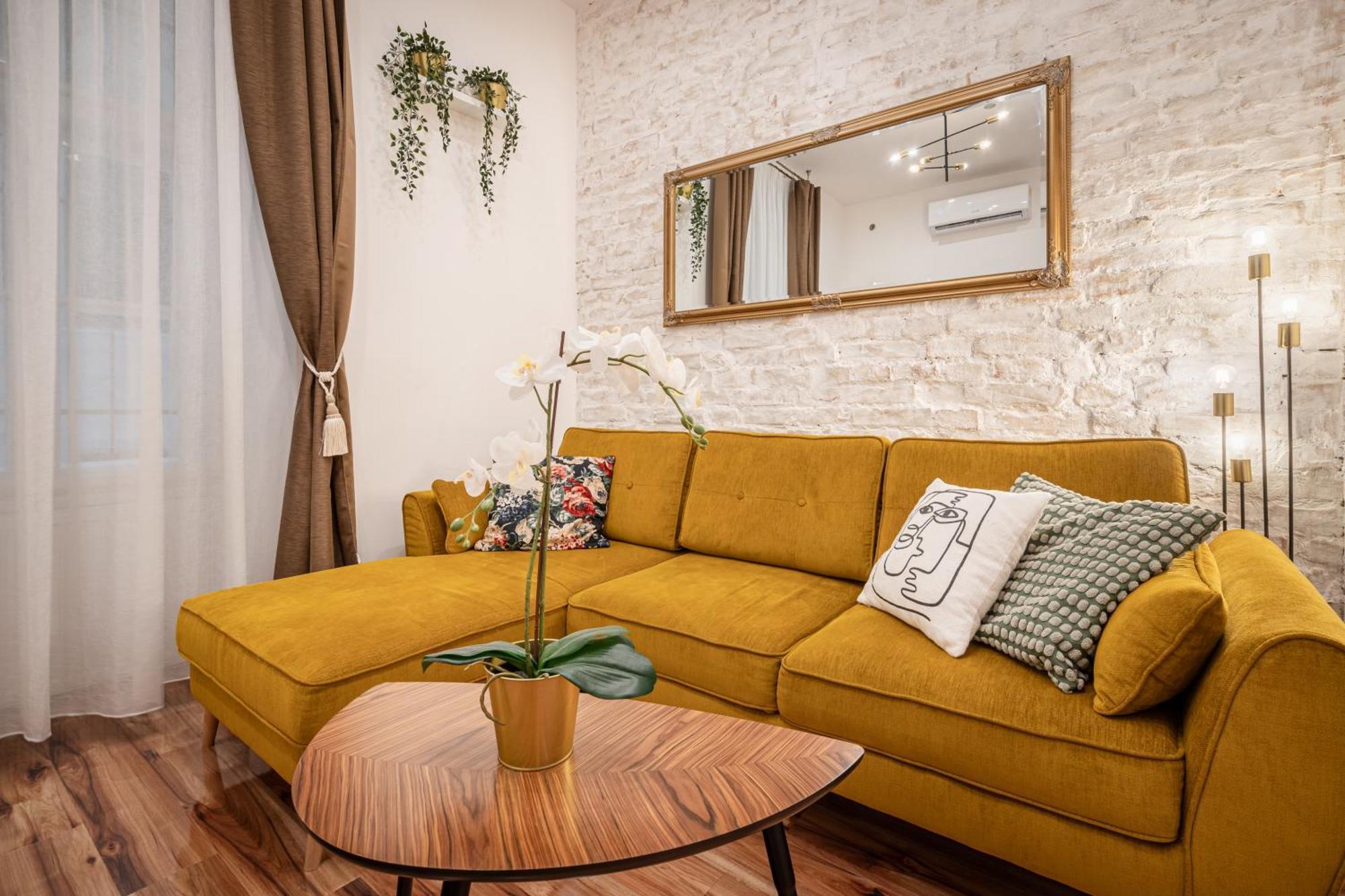 Architecture Fan'S Apartment Near Opera House Budapest Bagian luar foto